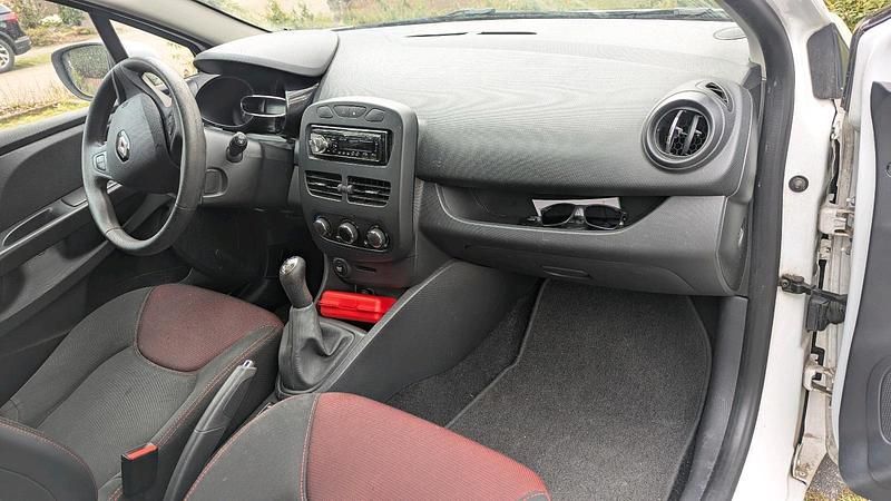 Gebraucht Renault Clio IV 74 PS (54 kW) 2013 Weiß Limousine