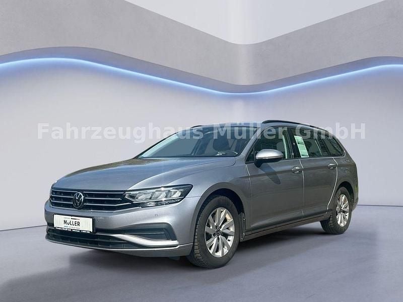 Pyritsilber metallic Gebraucht 2023 VW Passat Basis Kombi | 24.950 € (Superpreis) - Bild 1/4