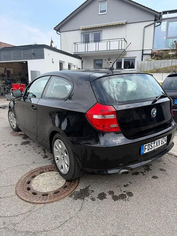 Gebraucht BMW 120 177 PS (130 kW) 2009 Schwarz Kleinwagen