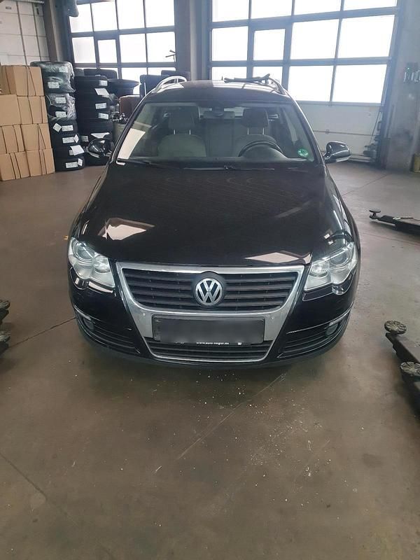 Schwarz Gebraucht 2010 VW Passat Kombi | 3.250 € (Etwas zu teuer) - Bild 1/4