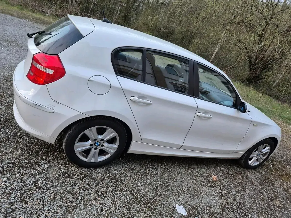 Używany BMW 116 122 KM (89 kW) 2008 Biały Hatchback