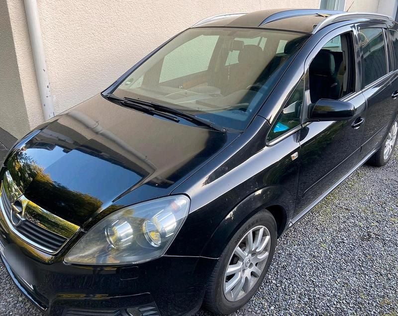 Schwarz Gebraucht 2005 Opel Zafira Van / Kleinbus | 1.800 € (Superpreis) - Bild 1/4