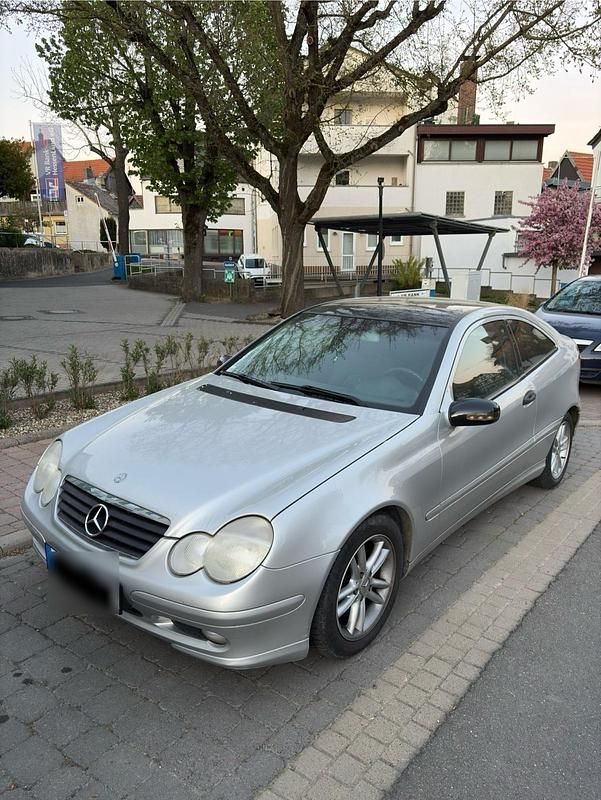 Second-hand Mercedes C180 143 CP (105 kW) 2003 Argintiu Coupe