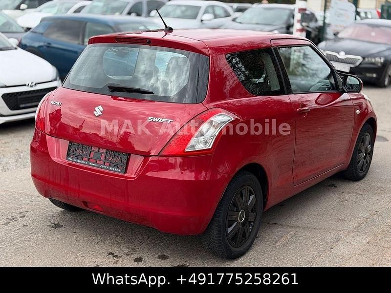 Gebraucht Suzuki Swift 94 PS (69 kW) 2012 Rot Kleinwagen