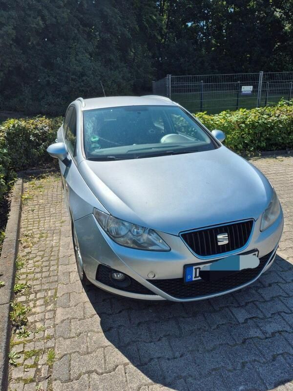 Silber Gebraucht 2011 Seat Ibiza ST Copa Kombi | 2.200 € (Fairer Preis) - Bild 1/4