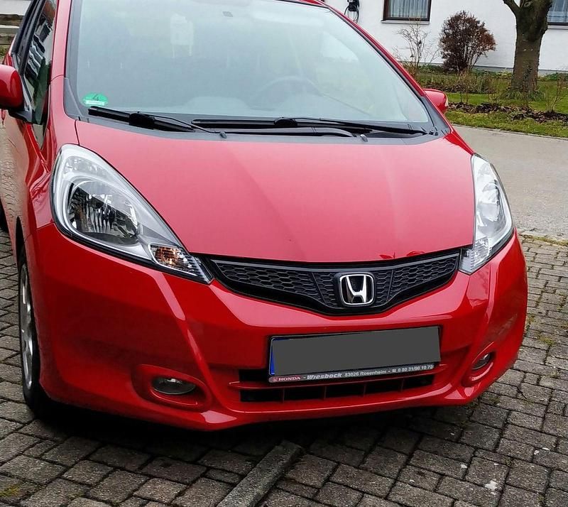 Rot Gebraucht 2013 Honda Jazz Trend Kleinwagen | 6.700 € (Guter Preis) - Bild 1/4