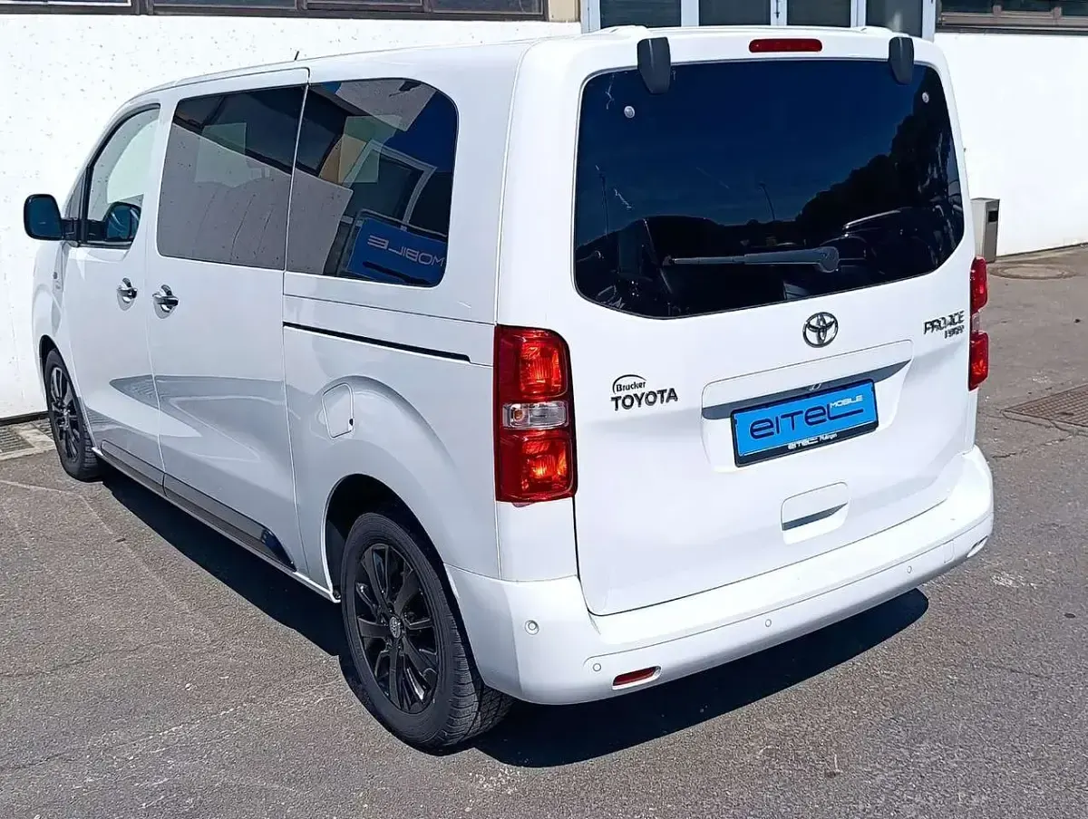 Gebraucht Toyota Proace Executive 177 PS (130 kW) 2022 Icy white Van / Kleinbus