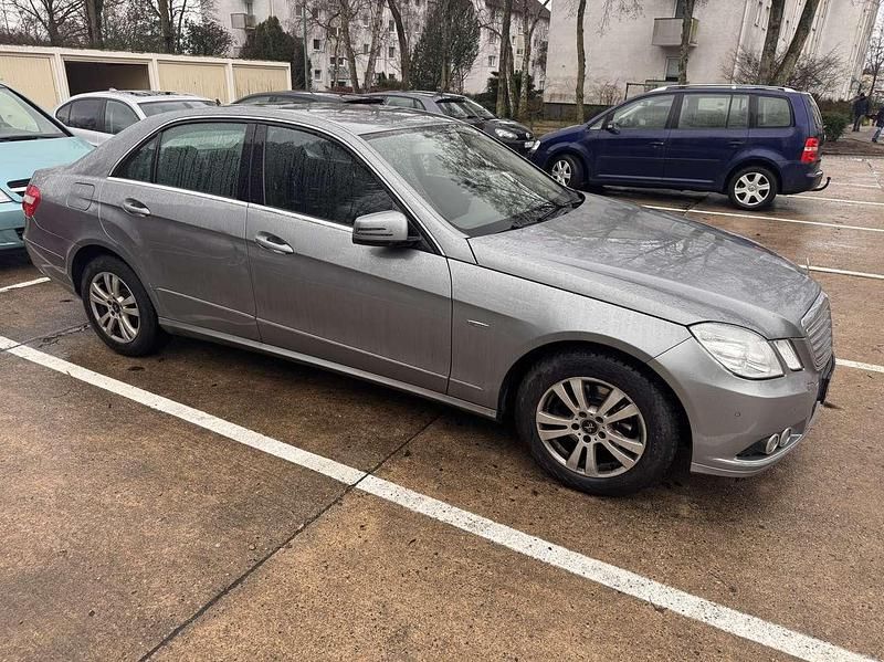 Gebraucht Mercedes E200 184 PS (135 kW) 2011 Limousine