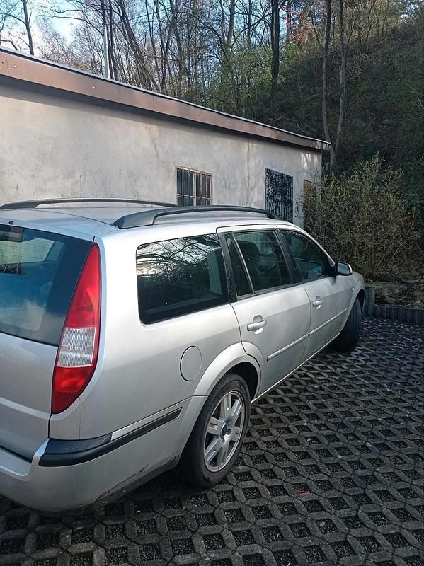 Gebraucht Ford Mondeo 110 PS (80 kW) 2004 Grau Kombi