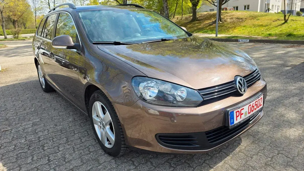 Gebraucht VW Golf VI Comfortline 105 PS (77 kW) 2011 Braun Kleinwagen