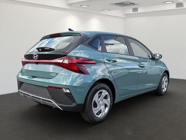 Neu Hyundai i20 Select 101 PS (74 kW) 2025 Purple (phantom black / met) Limousine