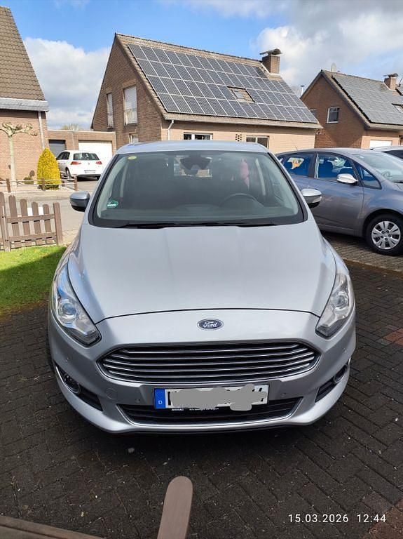 Gebraucht Ford S-MAX Titanium 150 PS (110 kW) 2016 Silber Van / Kleinbus