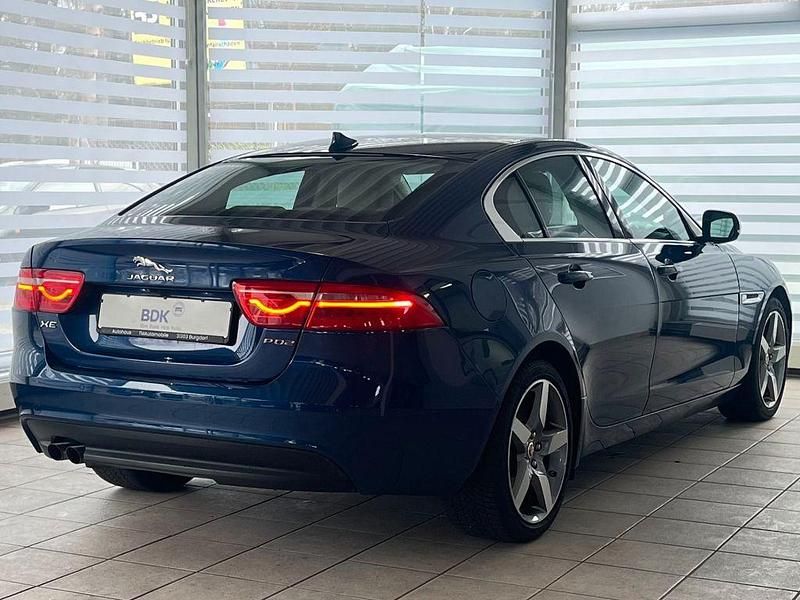Gebraucht Jaguar XE Prestige 179 PS (131 kW) 2016 Blau Limousine