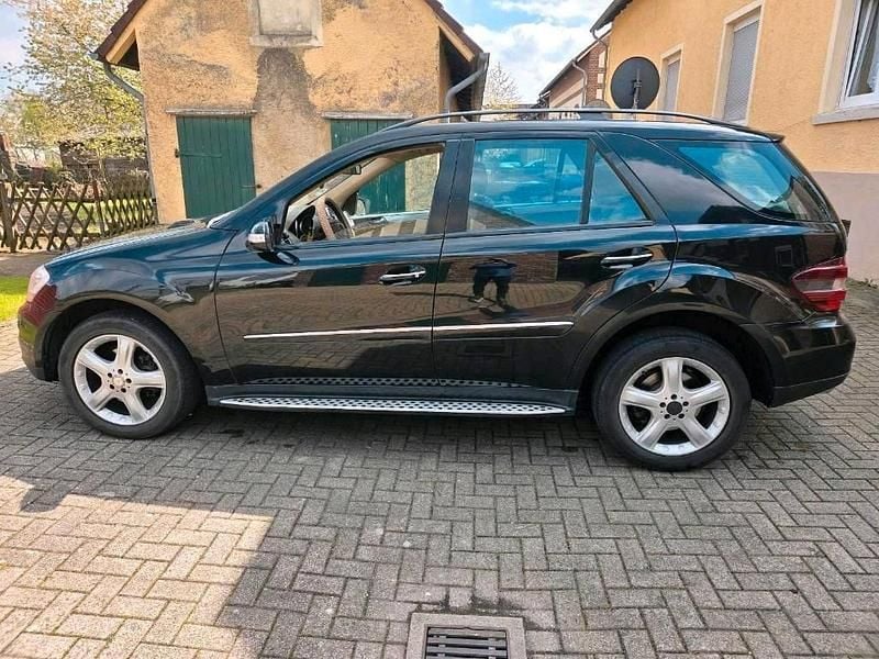 Gebraucht Mercedes ML280 190 PS (139 kW) 2009 Schwarz SUV