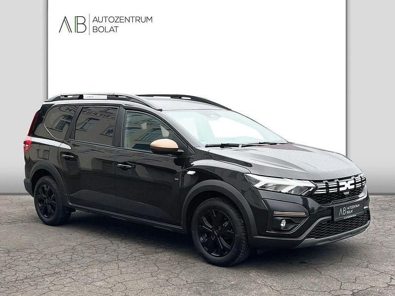 Schwarz Gebraucht 2024 Dacia Jogger Extreme Van / Kleinbus | 15.900 € (Superpreis) - Bild 1/4