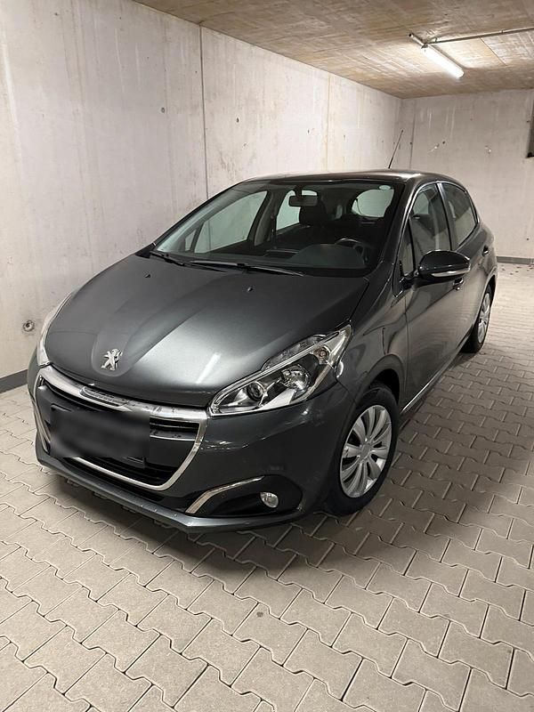 Gebraucht Peugeot 208 Active 82 PS (60 kW) 2016 Grau Kleinwagen