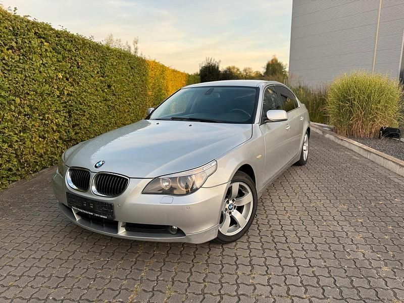 Silber Gebraucht 2005 BMW 523 Limousine | 4.690 € (Etwas zu teuer) - Bild 1/4