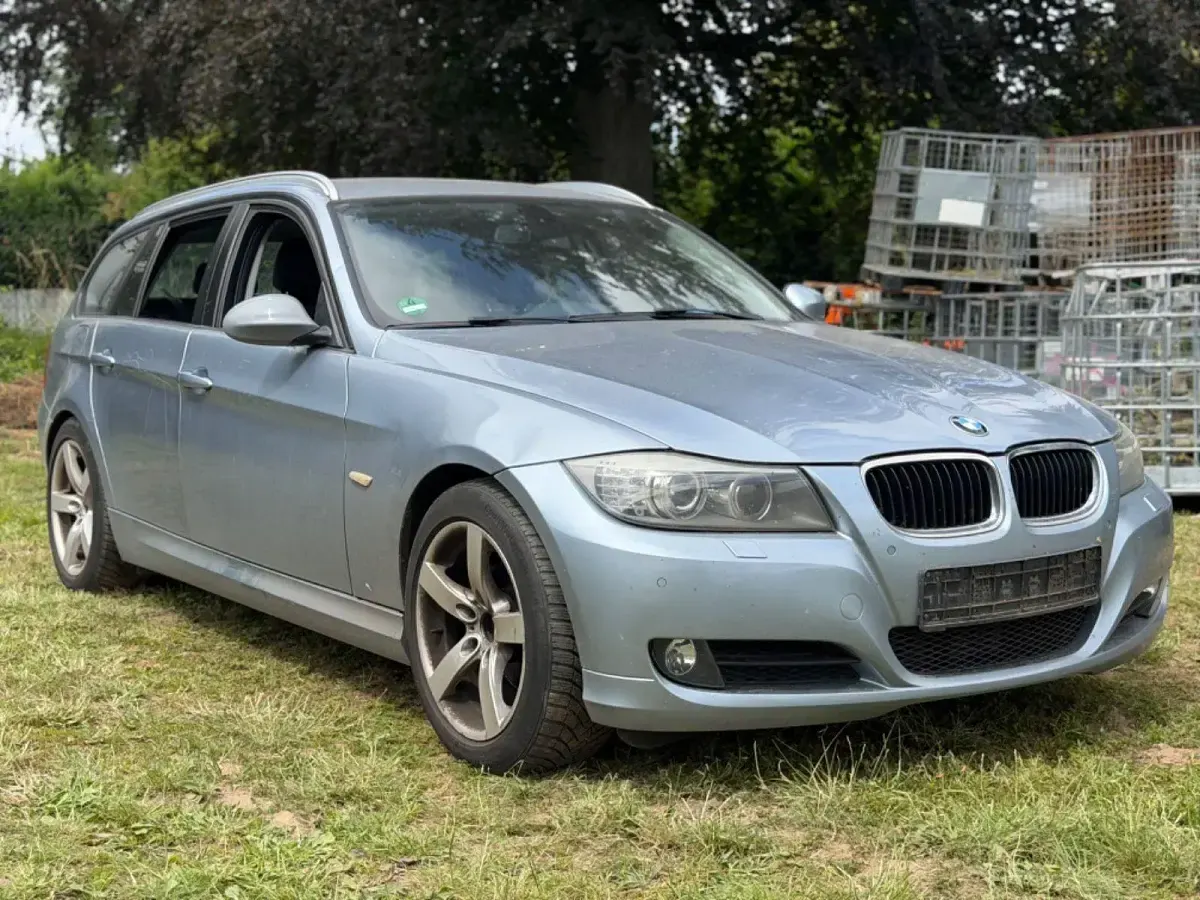 Gebraucht BMW 320 Exclusive 163 PS (119 kW) 2010 Blau Kombi