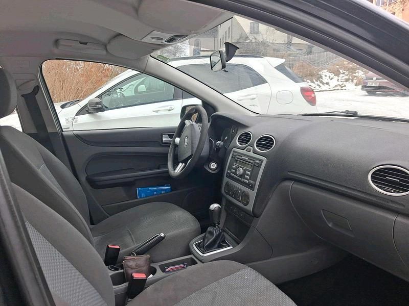 Schwarz Gebraucht 2007 Ford Focus Kombi | 500 € (Superpreis) - Bild 1/4