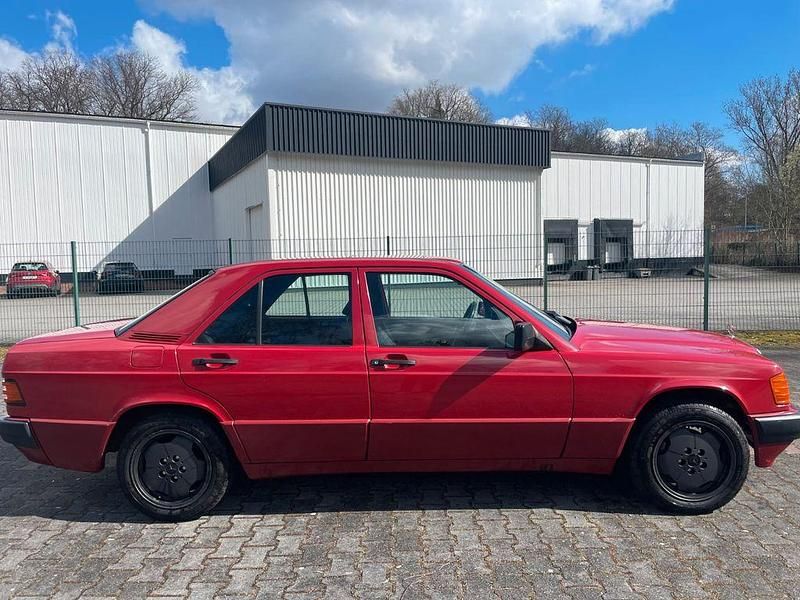 Gebraucht Mercedes 190 109 PS (80 kW) 1990 Rot Limousine