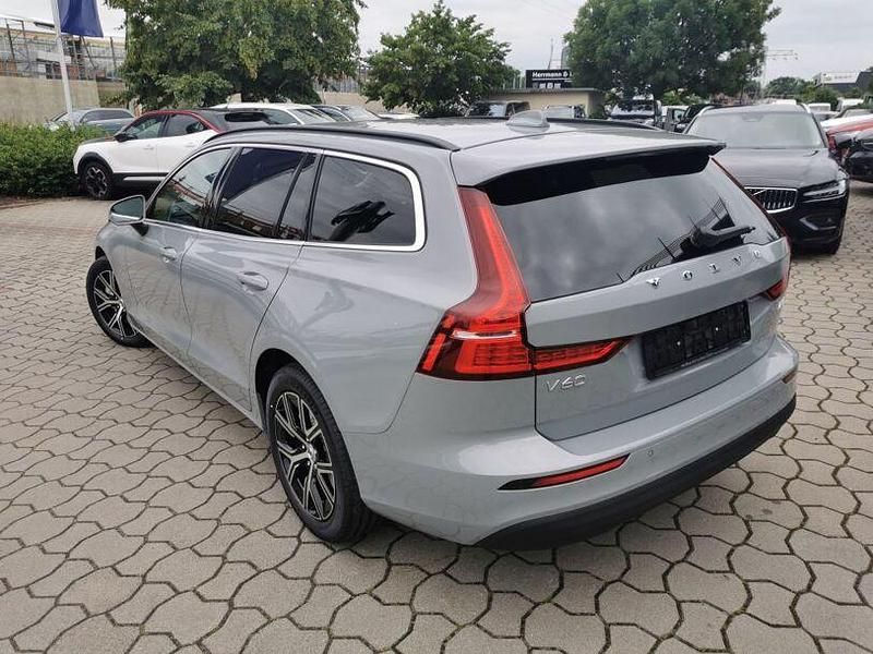 Gebraucht Volvo V60 Core 163 PS (119 kW) 2023 Vapour grey Kombi