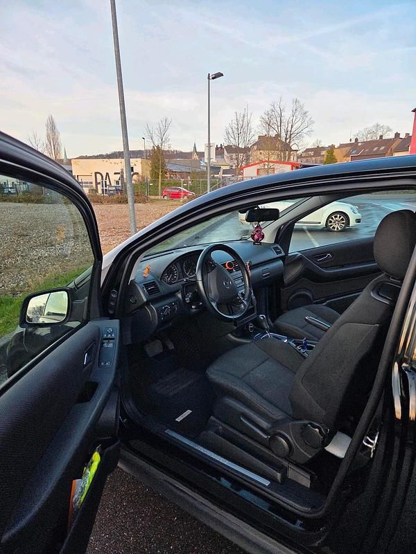 Gebraucht Mercedes A180 116 PS (85 kW) 2009 Schwarz Kleinwagen