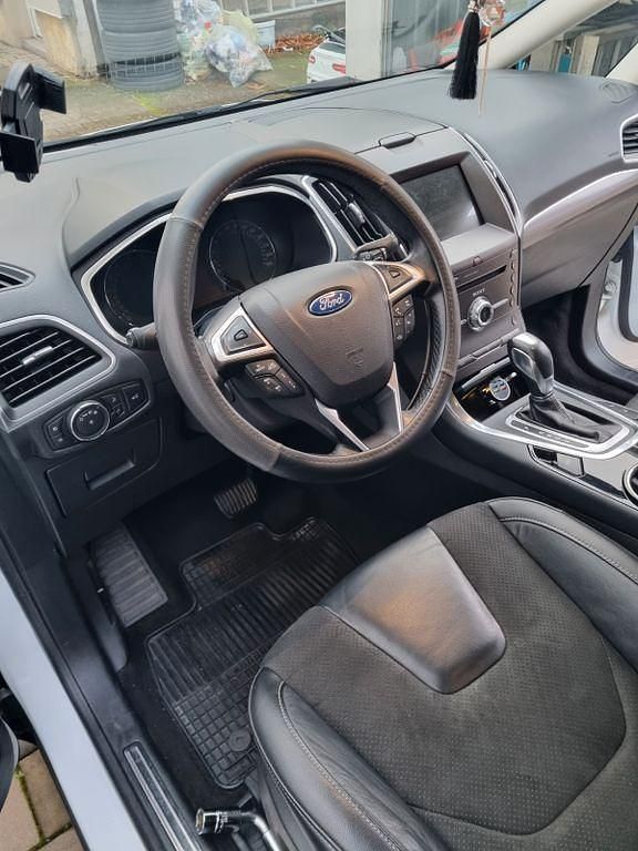 Gebraucht Ford S-MAX Titanium 179 PS (131 kW) 2017 Weiß Van / Kleinbus