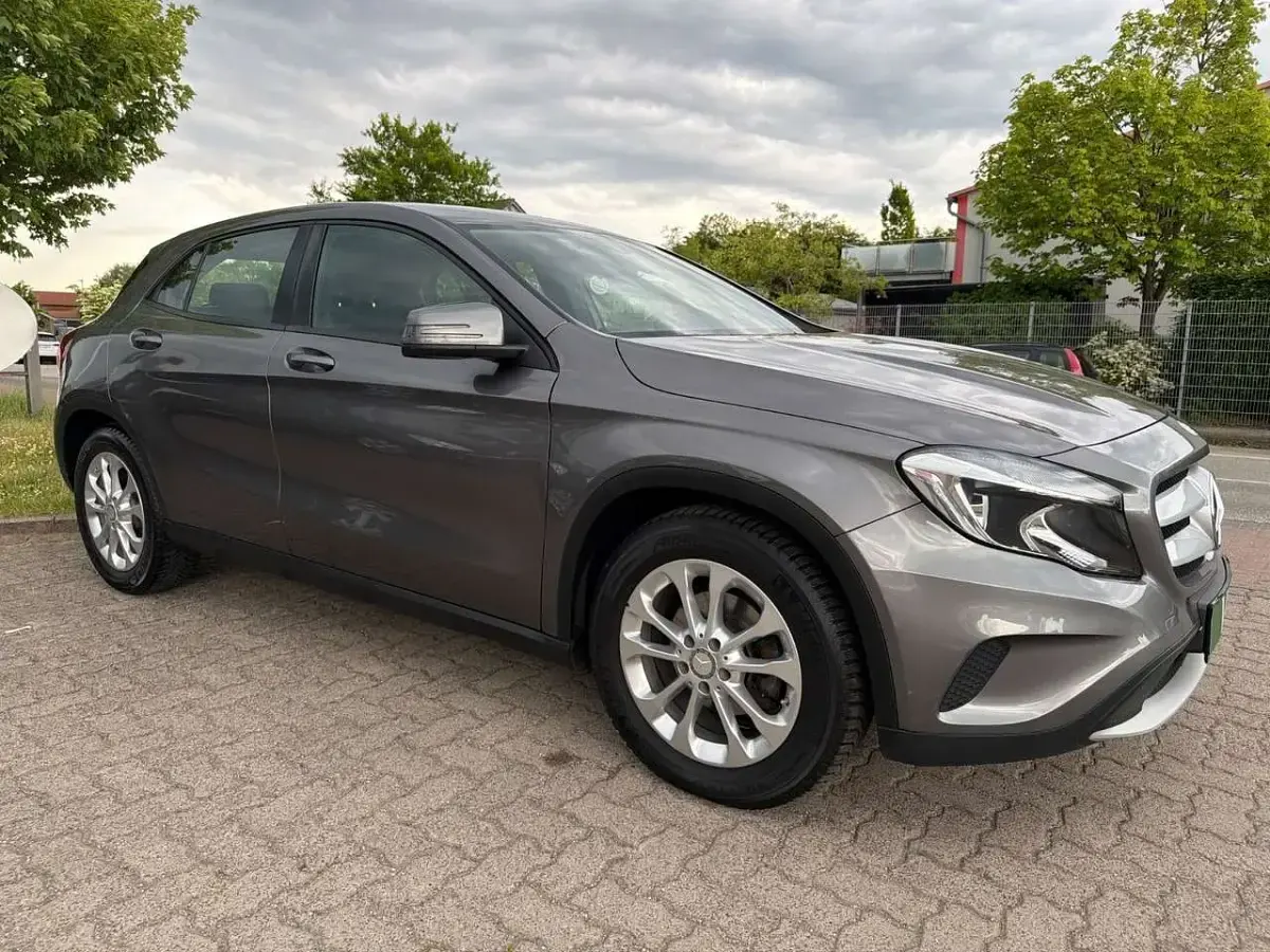 Gebraucht Mercedes GLA200 156 PS (114 kW) 2014 Grau SUV