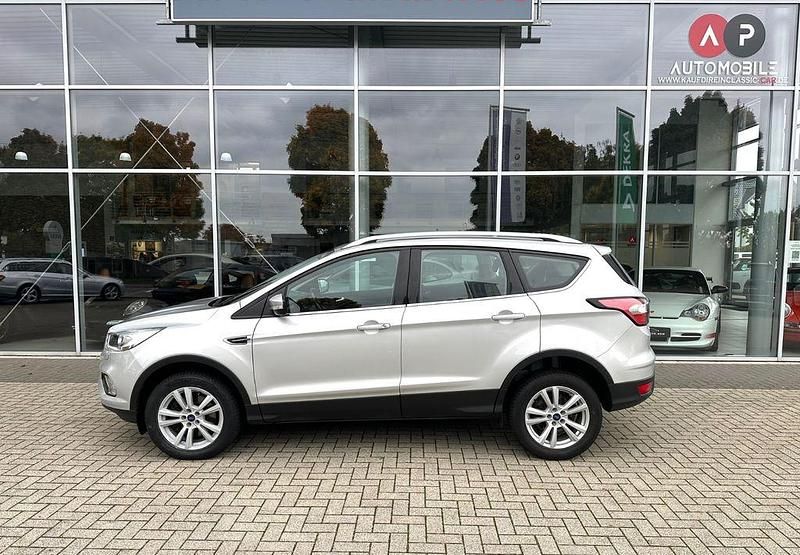 Gebraucht Ford Kuga 150 PS (110 kW) 2019 Silber SUV