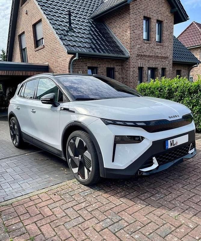 Weiß Gebraucht 2025 Skoda Elroq First Edition SUV | 46.900 € (Fairer Preis) - Bild 1/4