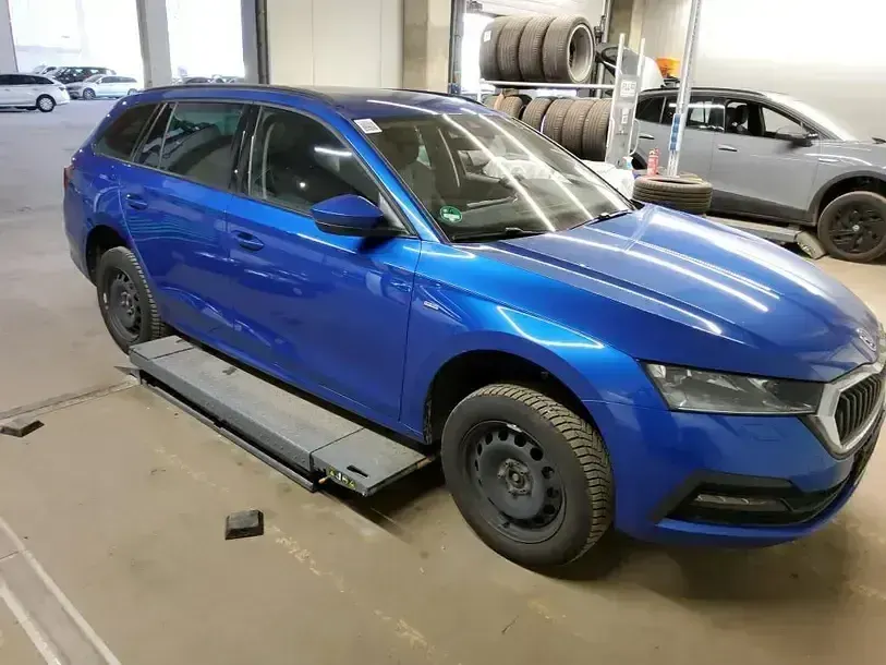 Gebraucht Skoda Octavia 150 PS (110 kW) 2022 Blau Kombi