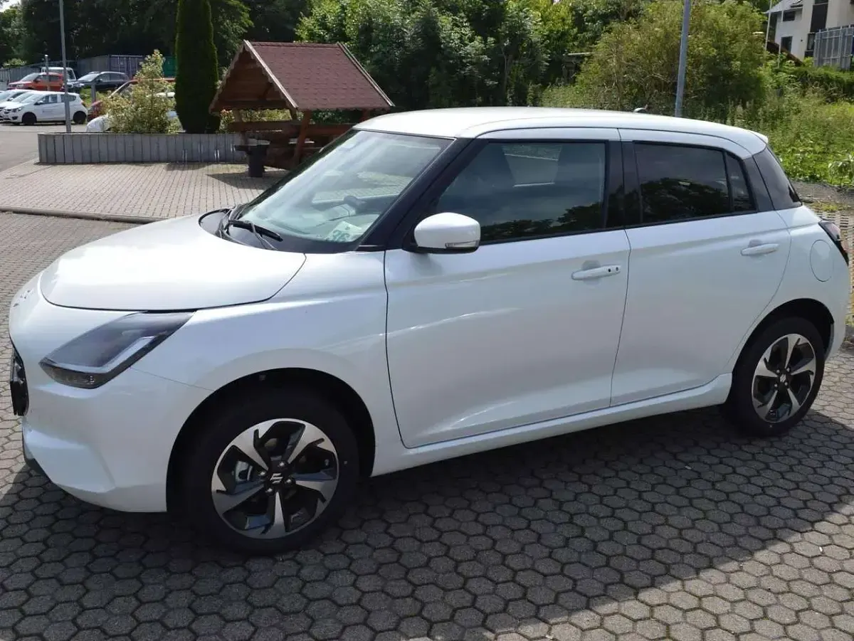 Neu Suzuki Swift Comfort+ 82 PS (60 kW) 2026 Pure white pearl Kleinwagen