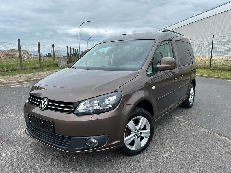 Braun Gebraucht 2015 VW Caddy Highline Van / Kleinbus | 13.990 € (Guter Preis) - Bild 1/4