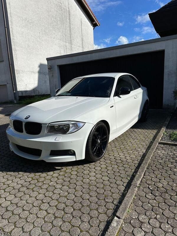 Weiß Gebraucht 2012 BMW 118 Coupé Sport Line Coupé | 5.350 € (Fairer Preis) - Bild 1/4