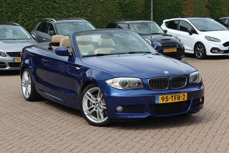 Blau Gebraucht 2012 BMW 123 Cabriolet M Sport Cabrio | 7.999 € (Superpreis) - Bild 1/4