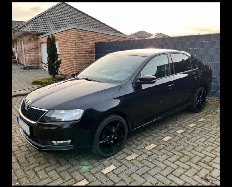 Gebraucht Skoda Rapid Ambition 95 PS (69 kW) 2017 Schwarz Kleinwagen