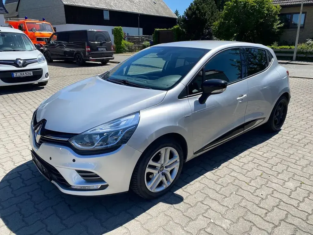 Gebraucht Renault Clio IV LIMITED 90 PS (66 kW) 2019 Silber Limousine