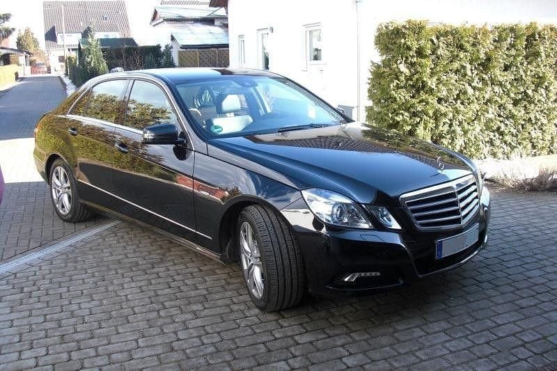 Second-hand Mercedes E220 Avantgarde 170 CP (125 kW) 2009 Negru Berlinǎ