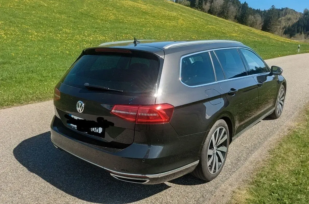 Gebraucht VW Passat Highline 239 PS (175 kW) 2018 Schwarz Kombi