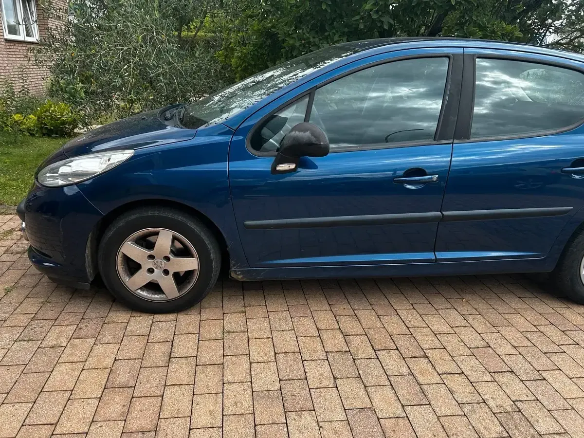 Gebraucht Peugeot 207 95 PS (69 kW) 2007 Blau Kleinwagen