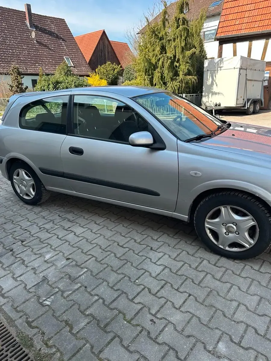 Gebraucht Nissan Almera 115 PS (84 kW) 2000 Silber Kleinwagen