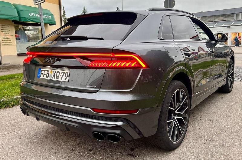 Grau Gebraucht 2018 Audi Q8 S-Line SUV | 52.500 € (Guter Preis) - Bild 1/4