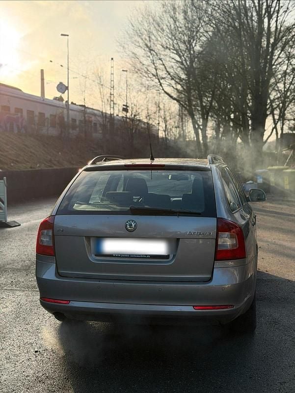 Gebraucht Skoda Octavia 106 PS (77 kW) 2011 Silber Kombi