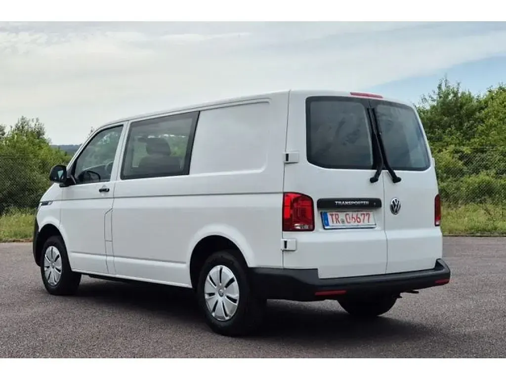 Gebraucht VW T6.1 Trendline 110 PS (80 kW) 2022 Candyweiss Van