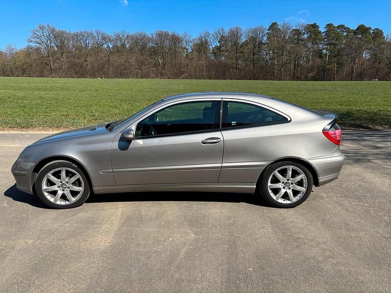 Gebraucht Mercedes C220 150 PS (110 kW) 2003 Grau Coupé