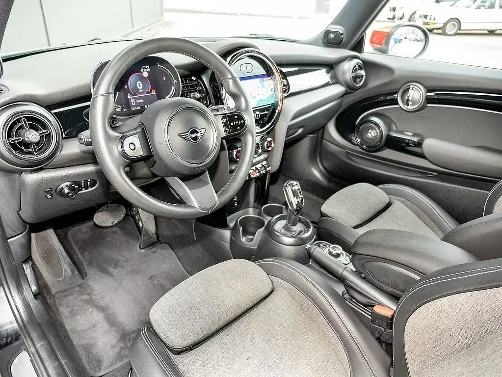 Gebraucht Mini Cooper 136 PS (100 kW) 2023 Midnight schwarz Kleinwagen
