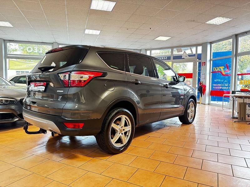 Gebraucht Ford Kuga Trend 120 PS (88 kW) 2017 Grau SUV