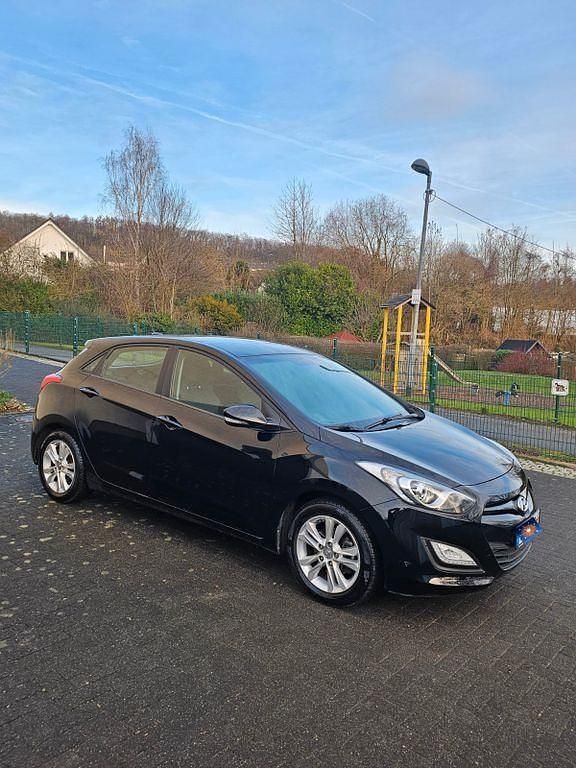 Schwarz Gebraucht 2014 Hyundai i30 Limousine | 6.990 € (Guter Preis) - Bild 1/4