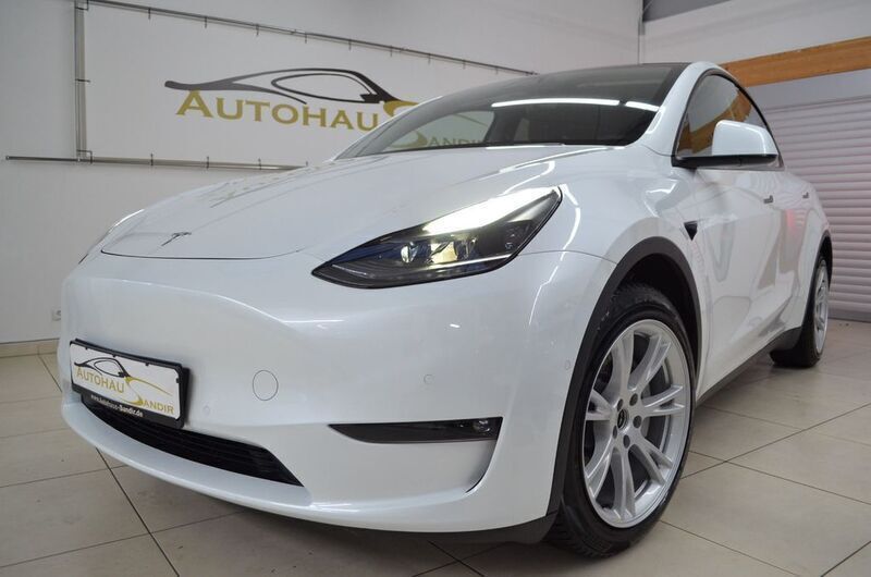 Weiß Gebraucht 2021 Tesla Model Y Long Range SUV | 45.999 € - Bild 1/4