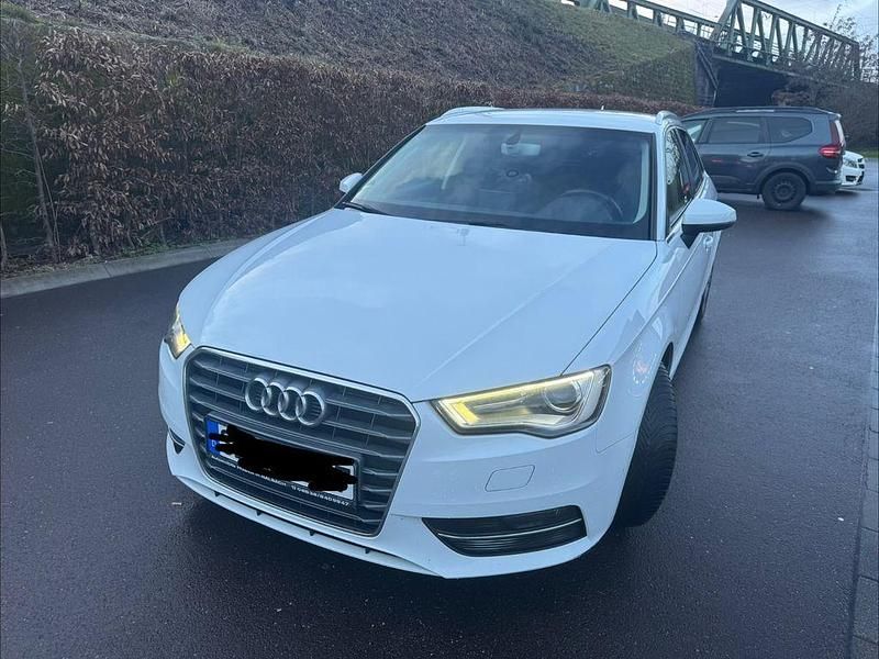 Gebraucht Audi A3 Ambiente 110 PS (80 kW) 2015 Weiß Limousine